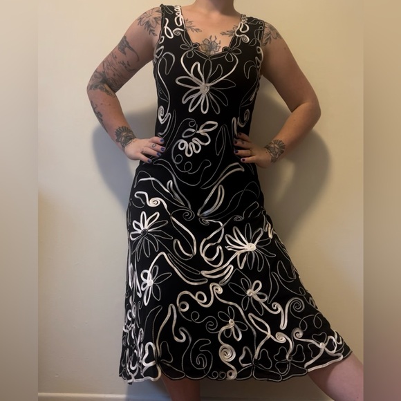 Vintage Y2K Black & White Floral Abstract Fairy Appliqué Frank Lyman Midi Dress - Picture 9 of 10